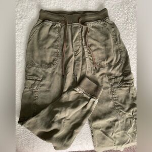 XS short AE joggers